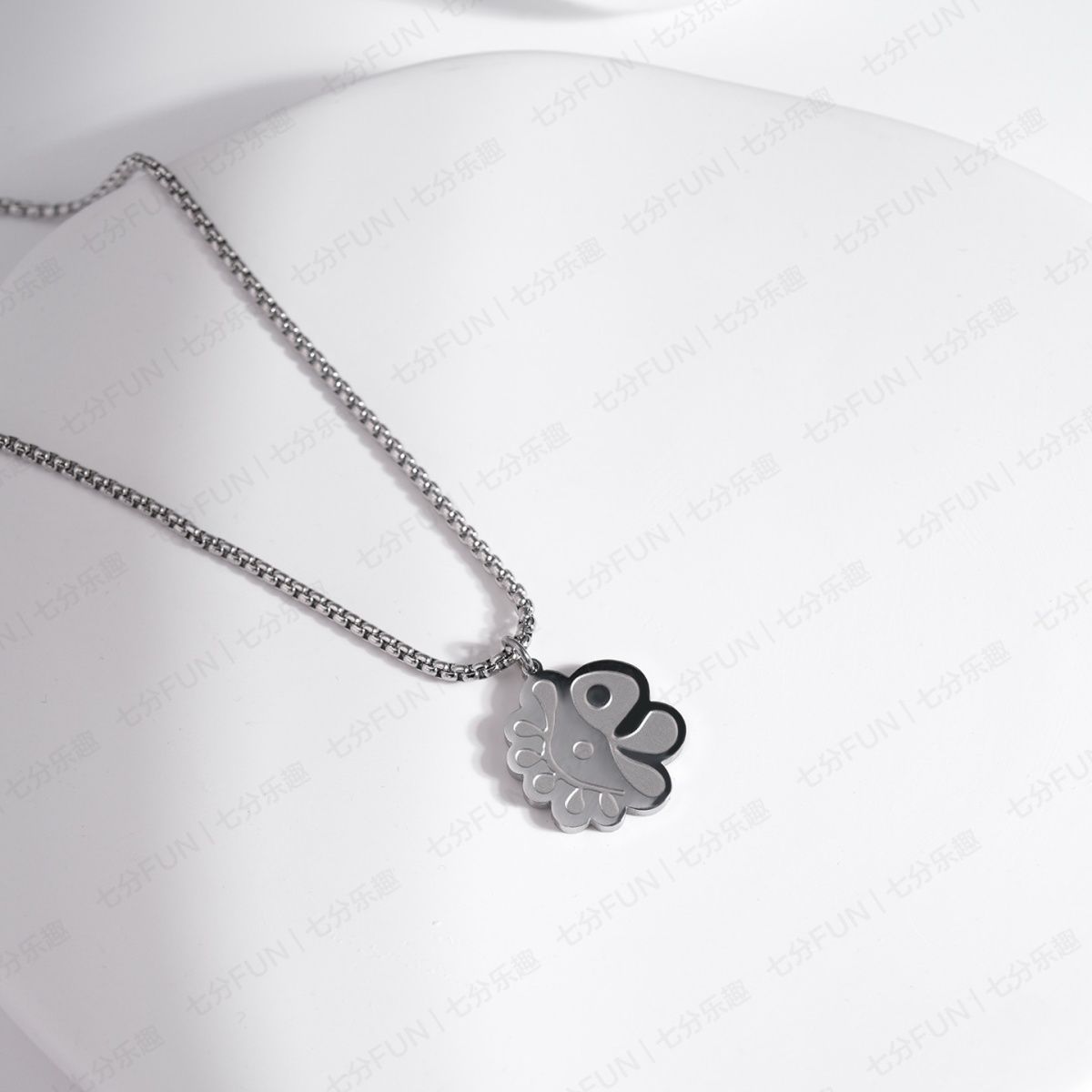 COLLAR CORTIS ACERO TITANIO + 3 photocards variadas