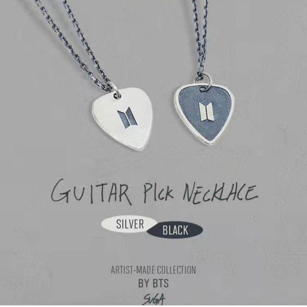 BTS - SUGA COLLAR GUITARRA PLATEADO ACERO INOXIDABLE