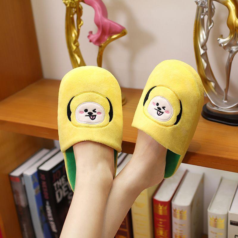 PANTUFLAS BORDADAS Y DE PELUCHE BT21