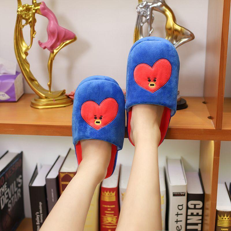 PANTUFLAS BORDADAS Y DE PELUCHE BT21