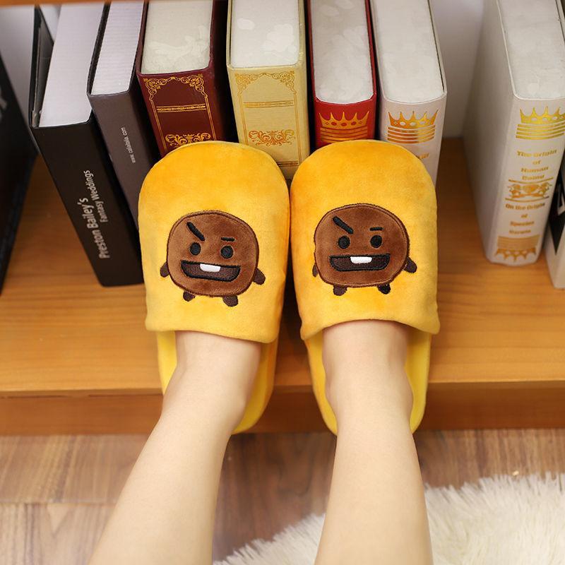 PANTUFLAS BORDADAS Y DE PELUCHE BT21