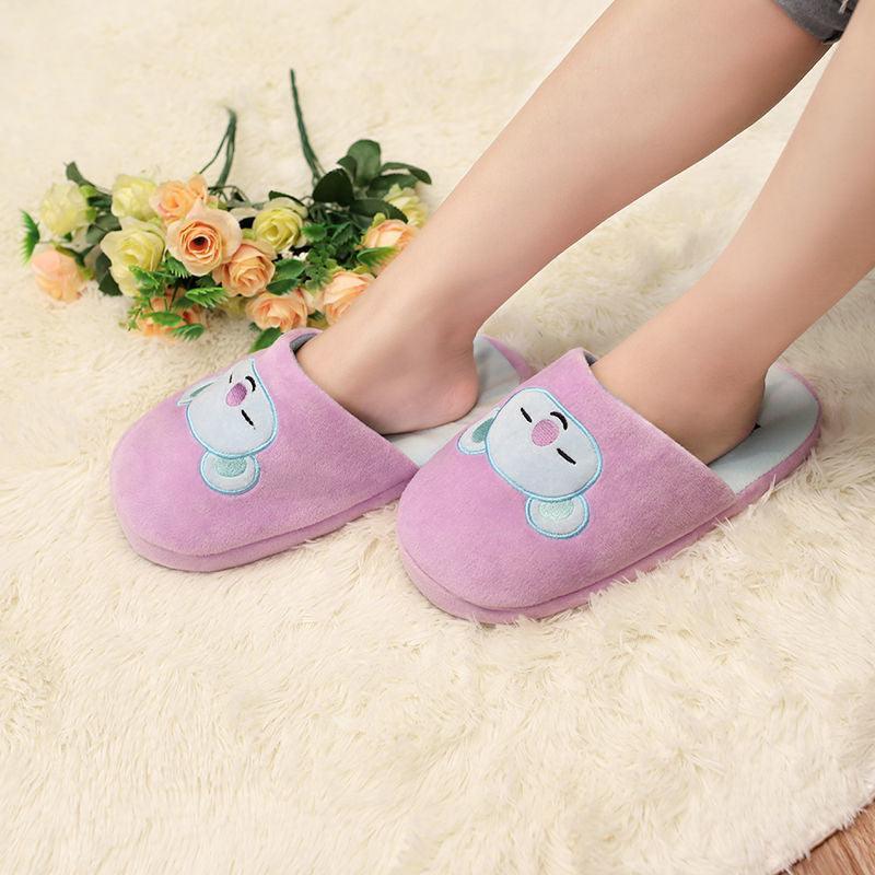PANTUFLAS BORDADAS Y DE PELUCHE BT21