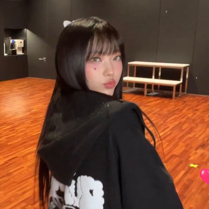 SUDADERA NEWJEANS BUNNIES CLUB