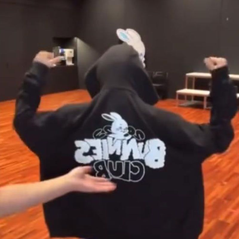 SUDADERA NEWJEANS BUNNIES CLUB