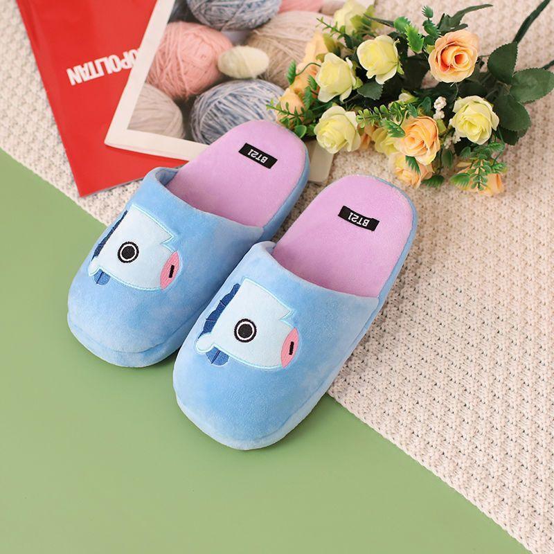 PANTUFLAS BORDADAS Y DE PELUCHE BT21