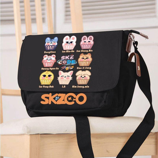 BOLSO SKZOO STRAY KIDS (blanco y negro)