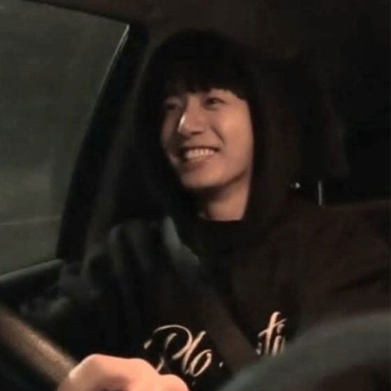 SUDADERA CON CAPUCHA DE JUNGKOOK DE BTS