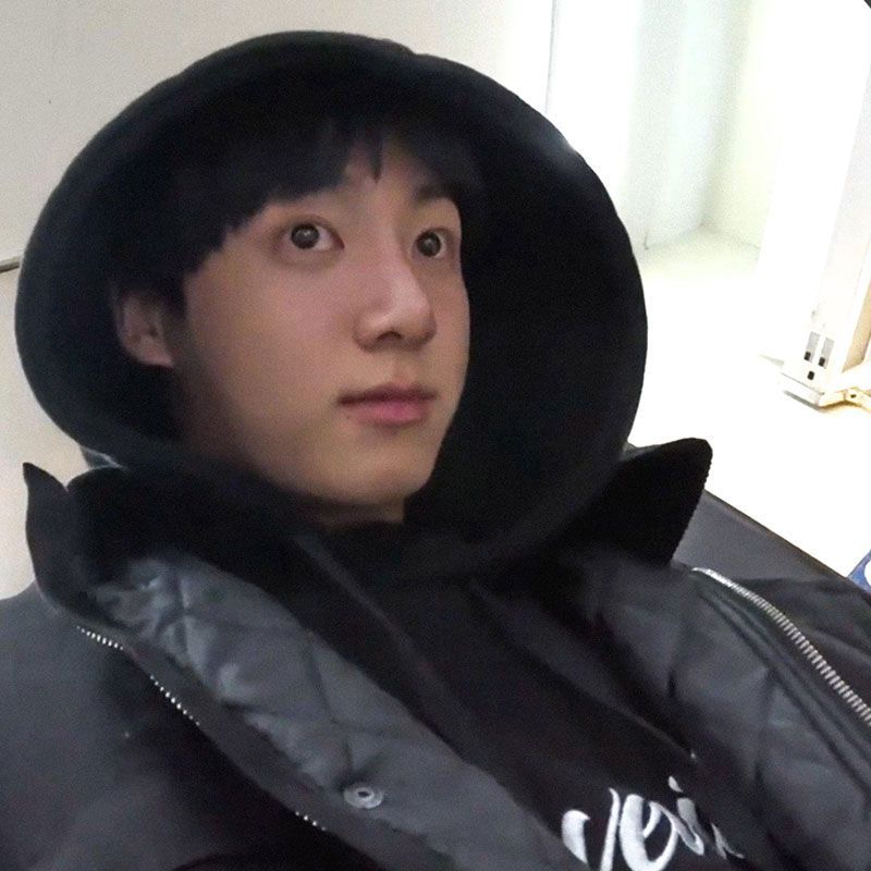 SUDADERA CON CAPUCHA DE JUNGKOOK DE BTS
