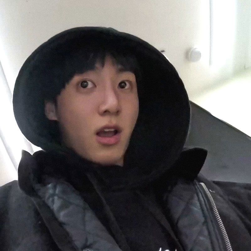 SUDADERA CON CAPUCHA DE JUNGKOOK DE BTS