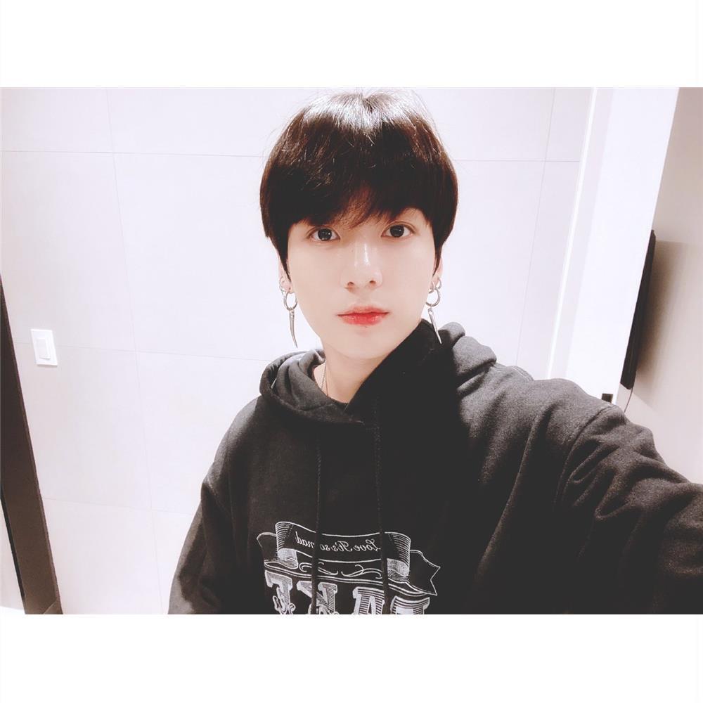 BTS JUNGKOOK SUDADERA FAKE LOVE
