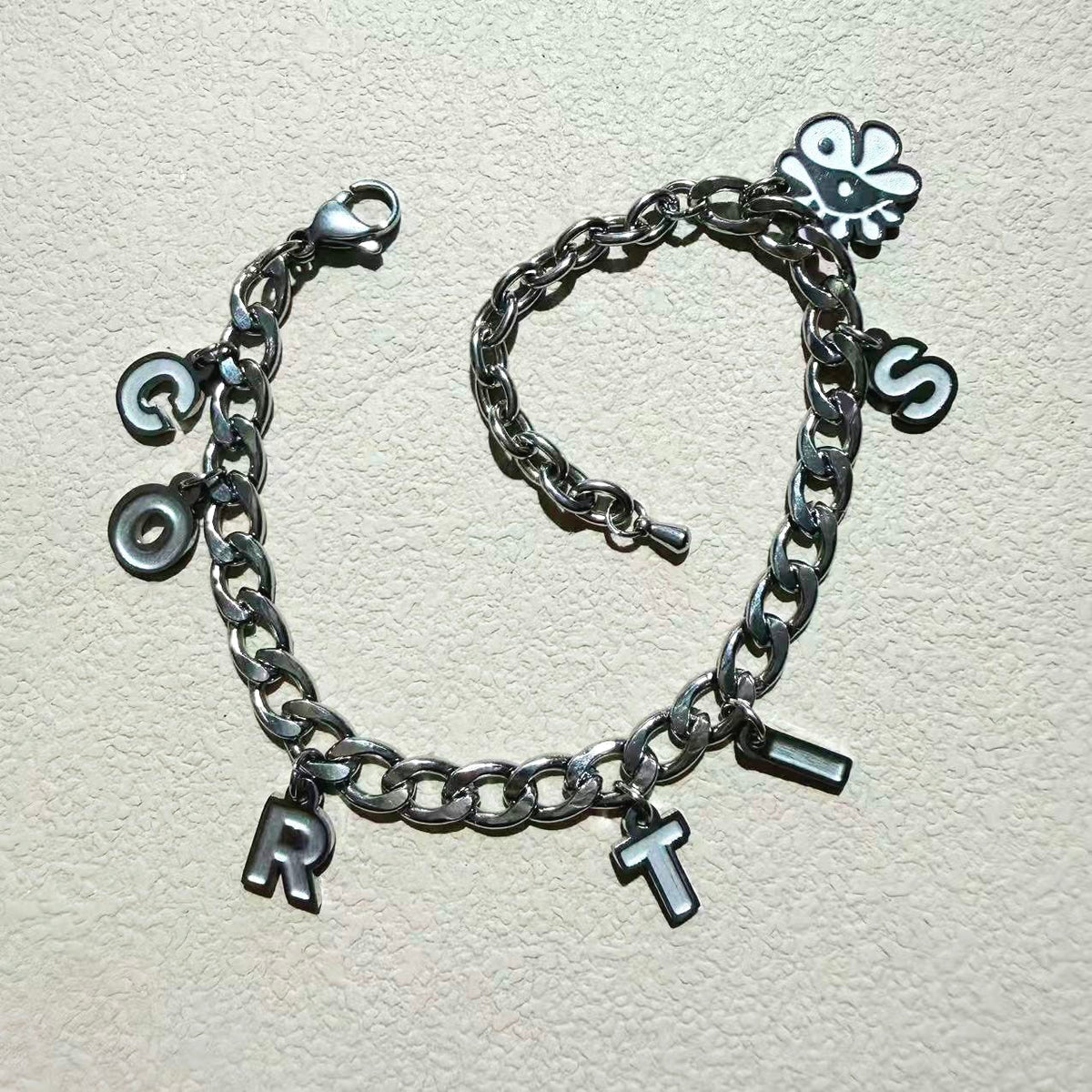 PULSERA CORTIS