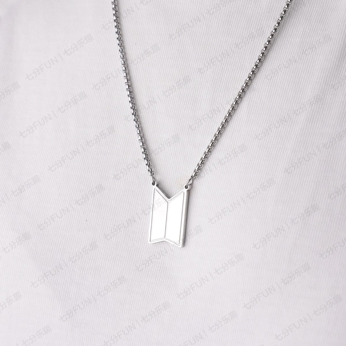 COLLAR BTS ACERO DE TITANIO + 3 photocards surtidas