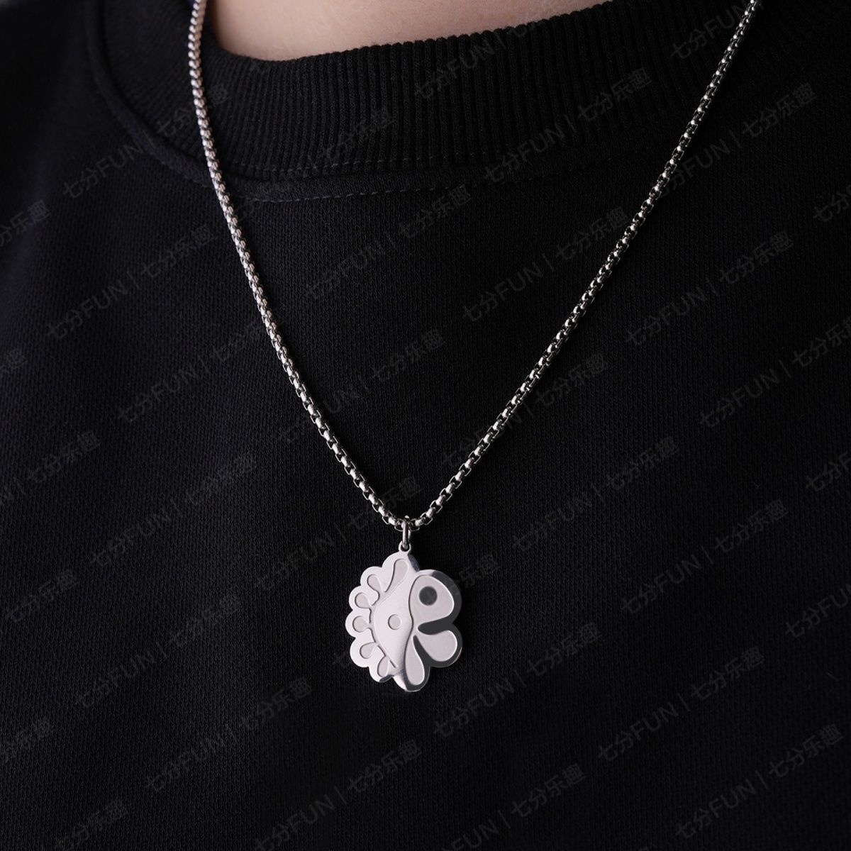 COLLAR CORTIS ACERO TITANIO + 3 photocards variadas