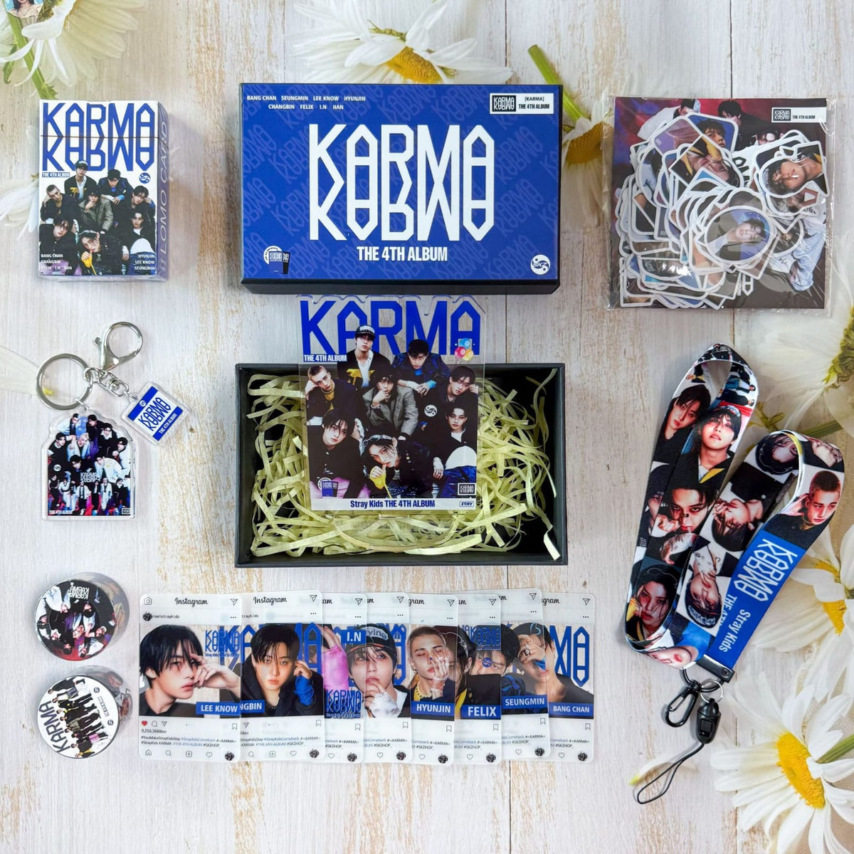 STRAY KIDS KARMA CAJA DE REGALO