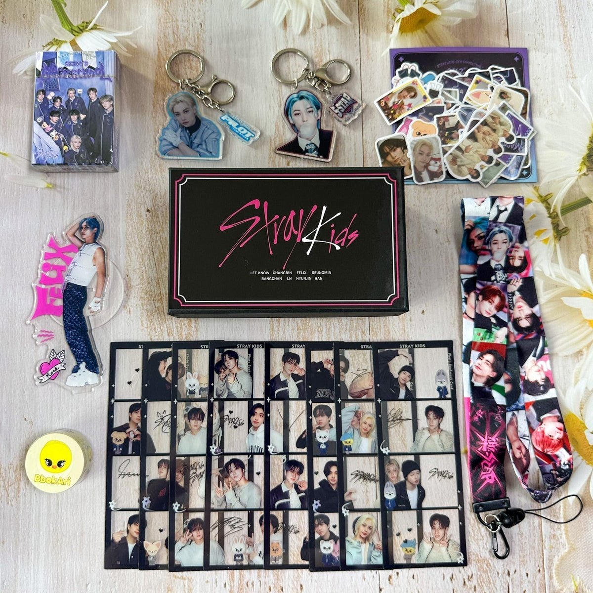 CAJA DE REGALO DE STRAY KIDS (TODOS LOS MIEMBROS)