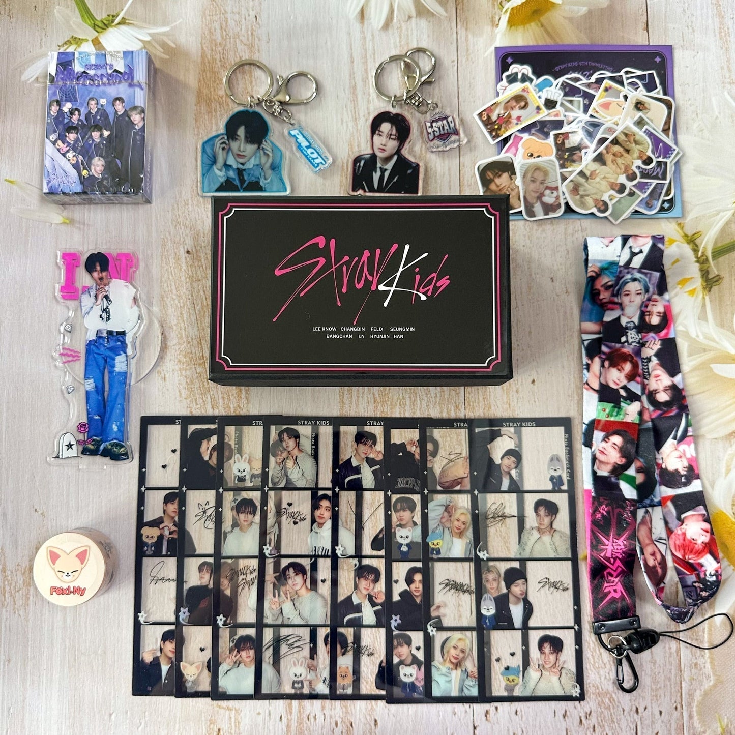 CAJA DE REGALO DE STRAY KIDS (TODOS LOS MIEMBROS)