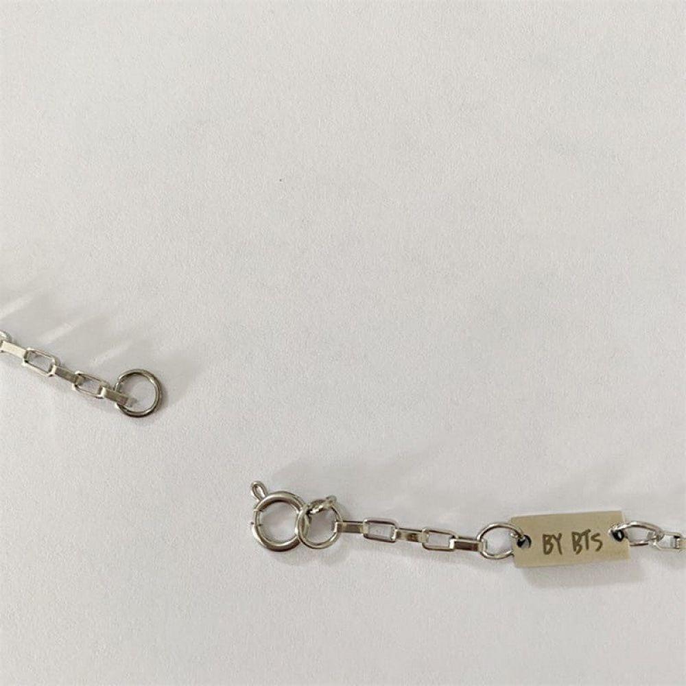 BTS - SUGA COLLAR GUITARRA PLATEADO ACERO INOXIDABLE